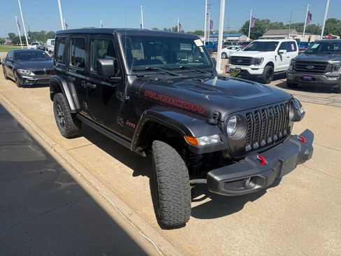 Used 2022 Jeep Wrangler Unlimited Rubicon w/ Cold Weather Group AWD/4WD image 4