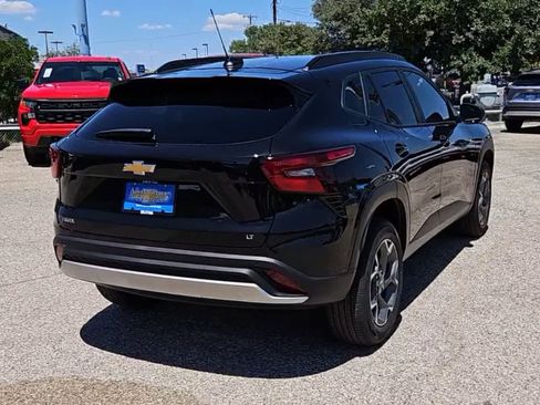 Used 2025 Chevrolet Trax LT w/ Driver Confidence Package FWD image 7