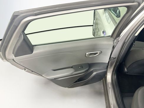 Used 2025 Kia K4 FWD image 25