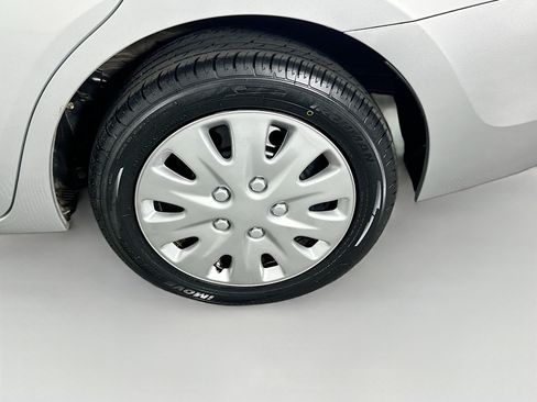 Used 2018 Toyota Corolla LE FWD image 11