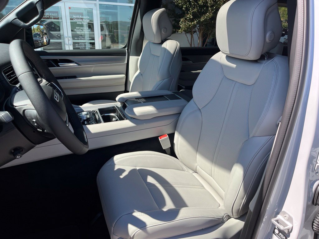 New 2027 Jeep Grand Wagoneer Limited AWD/4WD image 4