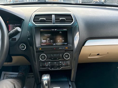 Used 2016 Ford Explorer XLT w/ Equipment Group 202A image 20