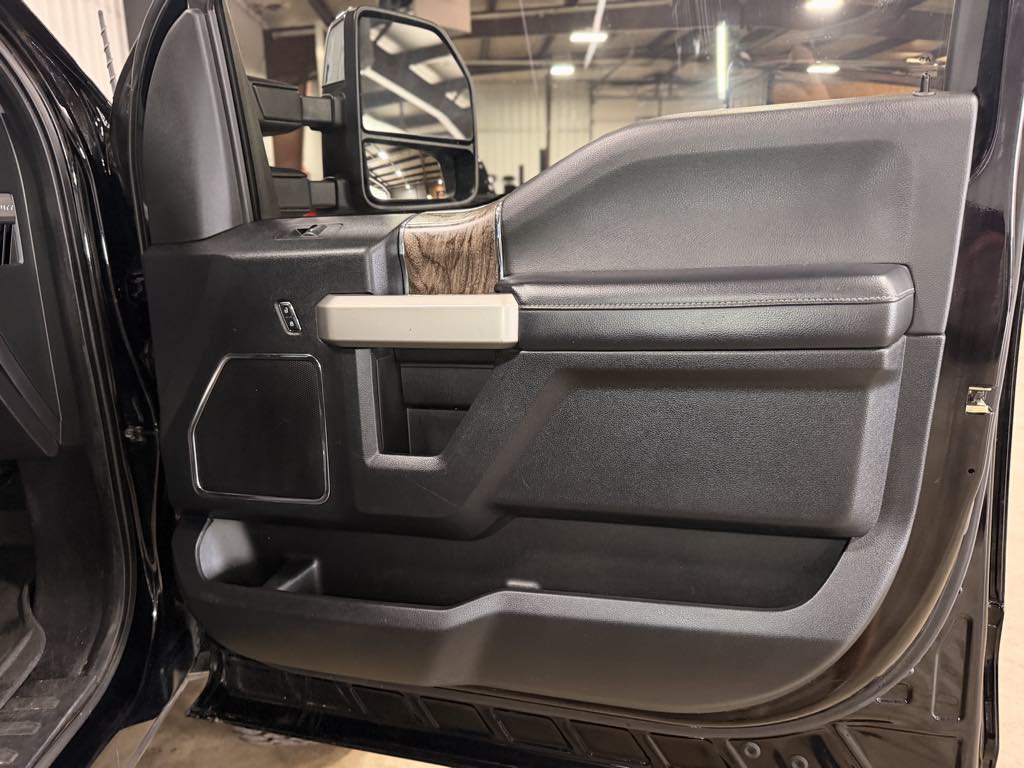 Used 2017 Ford F250 Lariat w/ Chrome Package AWD/4WD image 26