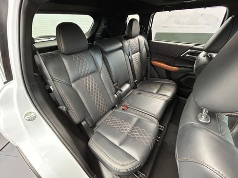 Used 2024 Mitsubishi Outlander SEL AWD/4WD image 52