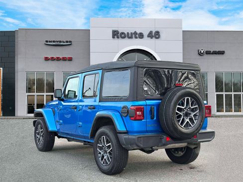 Used 2025 Jeep Wrangler Unlimited Sahara w/ Safety Group image 4