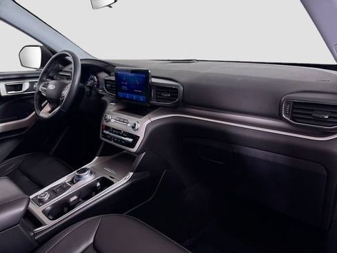 Used 2022 Ford Explorer XLT w/ Equipment Group 202A image 31