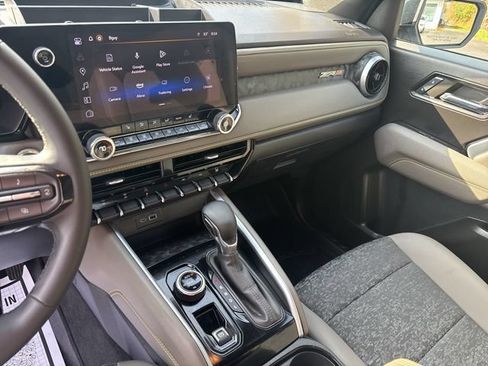 Used 2024 Chevrolet Colorado ZR2 w/ Technology Package AWD/4WD image 40