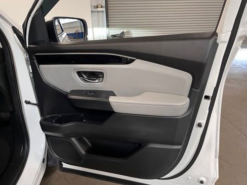 Used 2023 Honda Pilot EX-L image 12