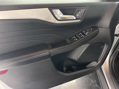 Used 2021 Ford Escape SEL image 40