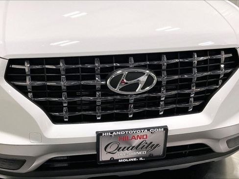 Used 2025 Hyundai Venue SEL FWD image 30