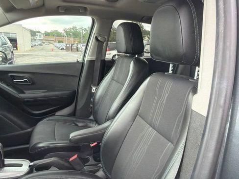 Used 2016 Chevrolet Trax LT w/ LT Sun and Sound Package AWD/4WD image 16