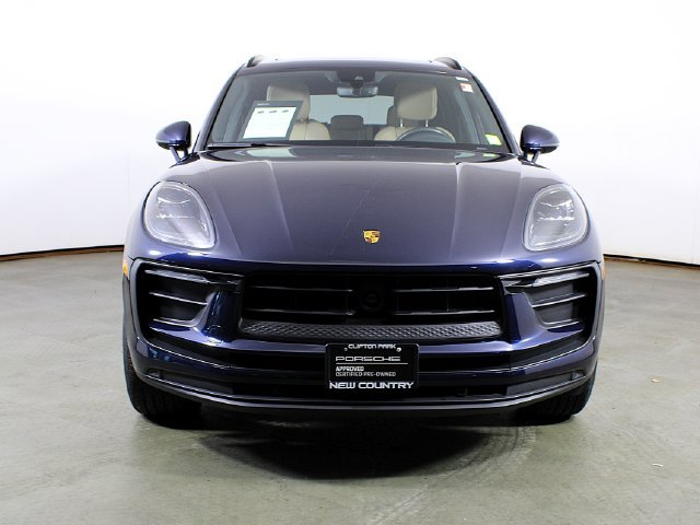 Certified 2023 Porsche Macan AWD/4WD image 10