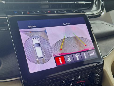 Used 2023 Jeep Grand Cherokee 4WD 4xe w/ Luxury Tech Group II image 23