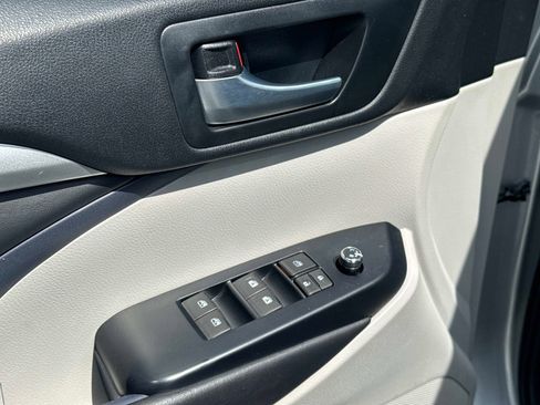 Used 2018 Toyota Highlander XLE image 20