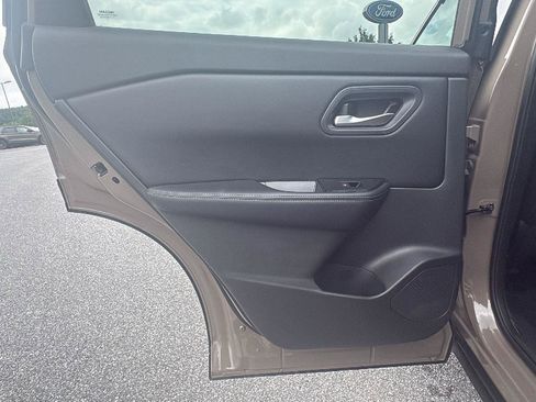 Used 2025 Nissan Rogue SV AWD/4WD image 17