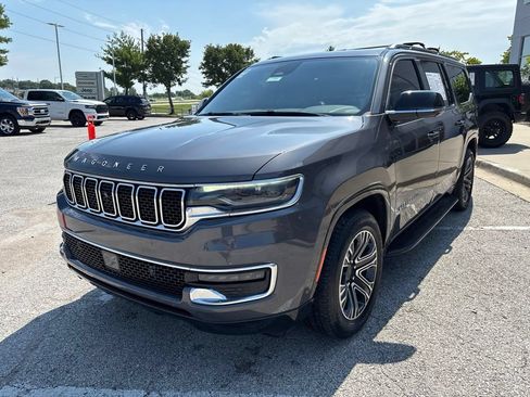 Used 2023 Jeep Wagoneer L 4WD w/ Premium Group I image 11