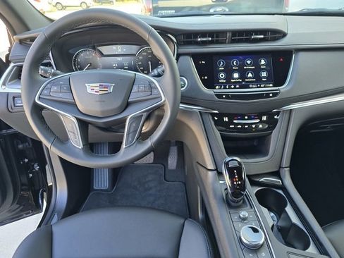 New 2025 Cadillac XT5 Luxury image 21