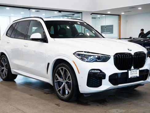 Used 2021 BMW X5 xDrive45e w/ M Sport Package image 3