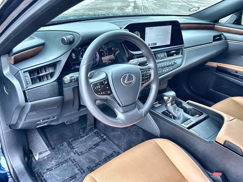 Used 2025 Lexus ES 350 w/ Premium Package FWD image 13