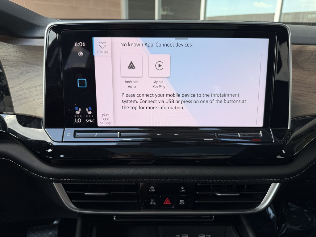 Used 2024 Volkswagen Atlas SE w/ Panoramic Sunroof Package FWD image 22