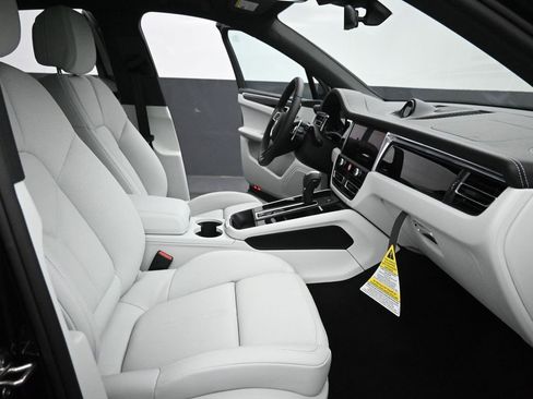 New 2025 Porsche Macan image 5