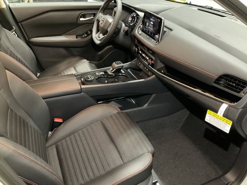 Used 2026 Nissan Rogue SV image 28