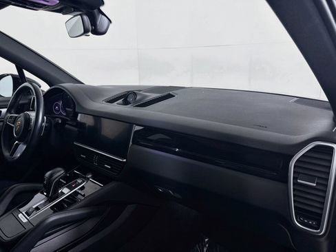 Certified 2023 Porsche Cayenne AWD/4WD image 28