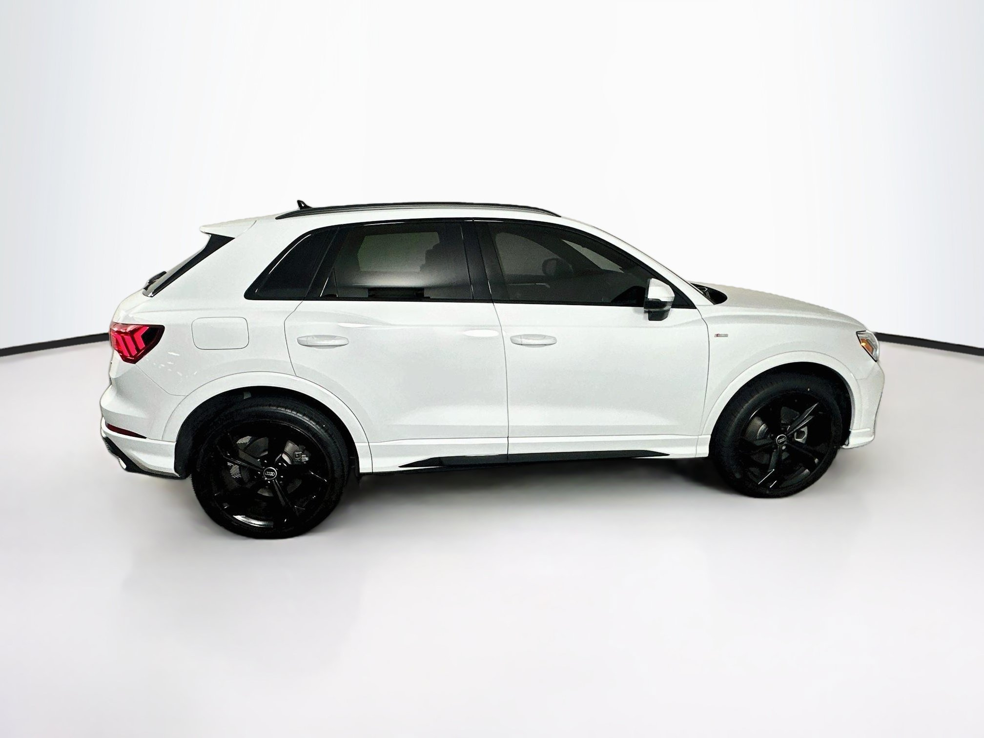 Used 2023 Audi Q3 2.0T Premium Plus w/ Premium Plus Package AWD/4WD image 10