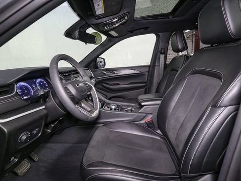 Used 2023 Jeep Grand Cherokee Altitude AWD/4WD image 40