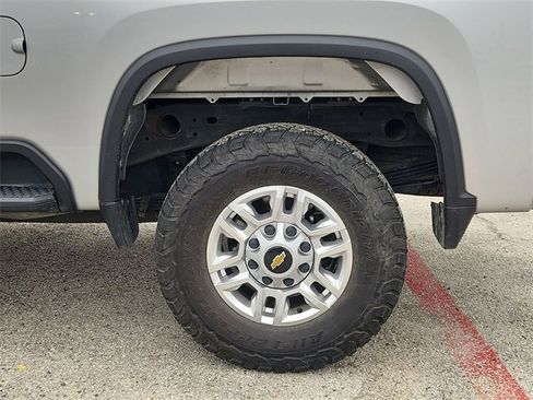Used 2023 Chevrolet Silverado 2500 LT image 30