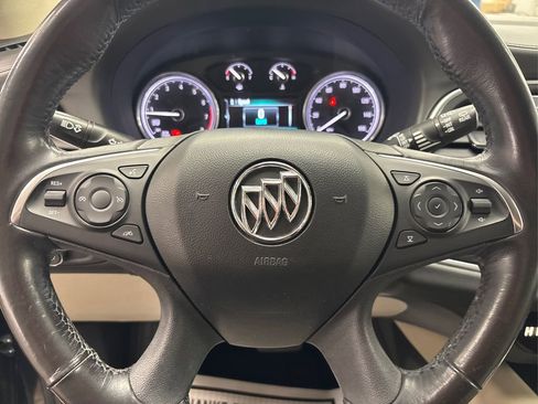 Used 2019 Buick Enclave Essence image 24