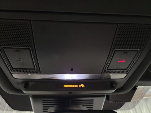 Used 2019 Land Rover Discovery Sport SE AWD/4WD image 23