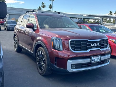 Used 2024 Kia Telluride SX w/ Towing Package FWD image 2