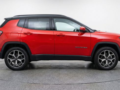 Used 2025 Jeep Compass Limited image 11