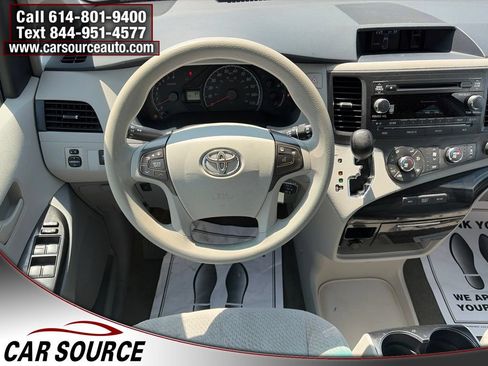 Used 2012 Toyota Sienna LE w/ Towing Pkg FWD image 11