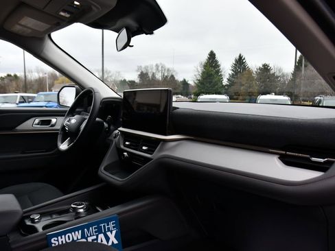 Used 2025 Ford Explorer Active AWD/4WD image 14