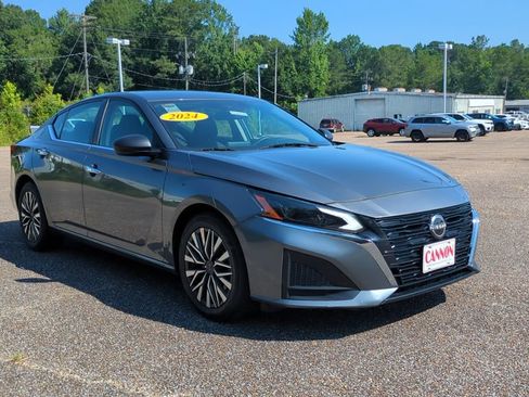 Used 2024 Nissan Altima 2.5 SV FWD image 3
