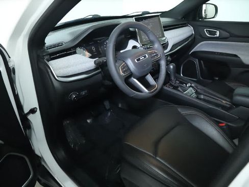Used 2024 Jeep Compass Latitude AWD/4WD image 17
