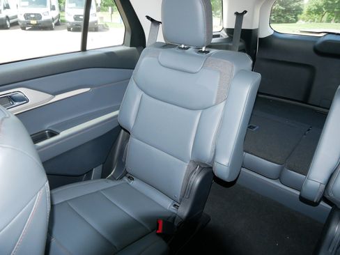 Used 2026 Ford Explorer Active w/ Active Comfort Package AWD/4WD image 12