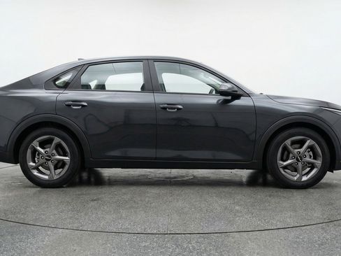 Used 2025 Kia K4 LXS image 11