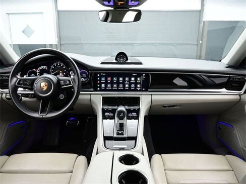 Used 2023 Porsche Panamera 4S w/ Premium Package image 19