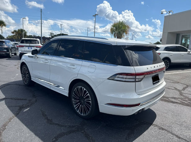 Used 2023 Lincoln Aviator Black Label w/ Class IV Trailer Tow Package AWD/4WD image 7