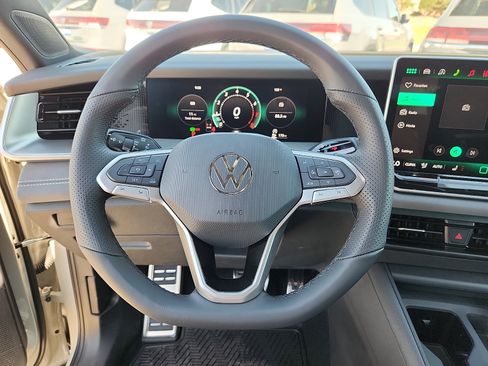 New 2026 Volkswagen Tiguan SE R-Line FWD image 16
