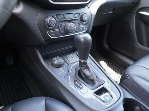 Used 2022 Jeep Cherokee Trailhawk w/ Sound & Nav Group AWD/4WD image 29