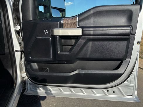 Used 2017 Ford F250 Lariat w/ Lariat Value Package AWD/4WD image 32