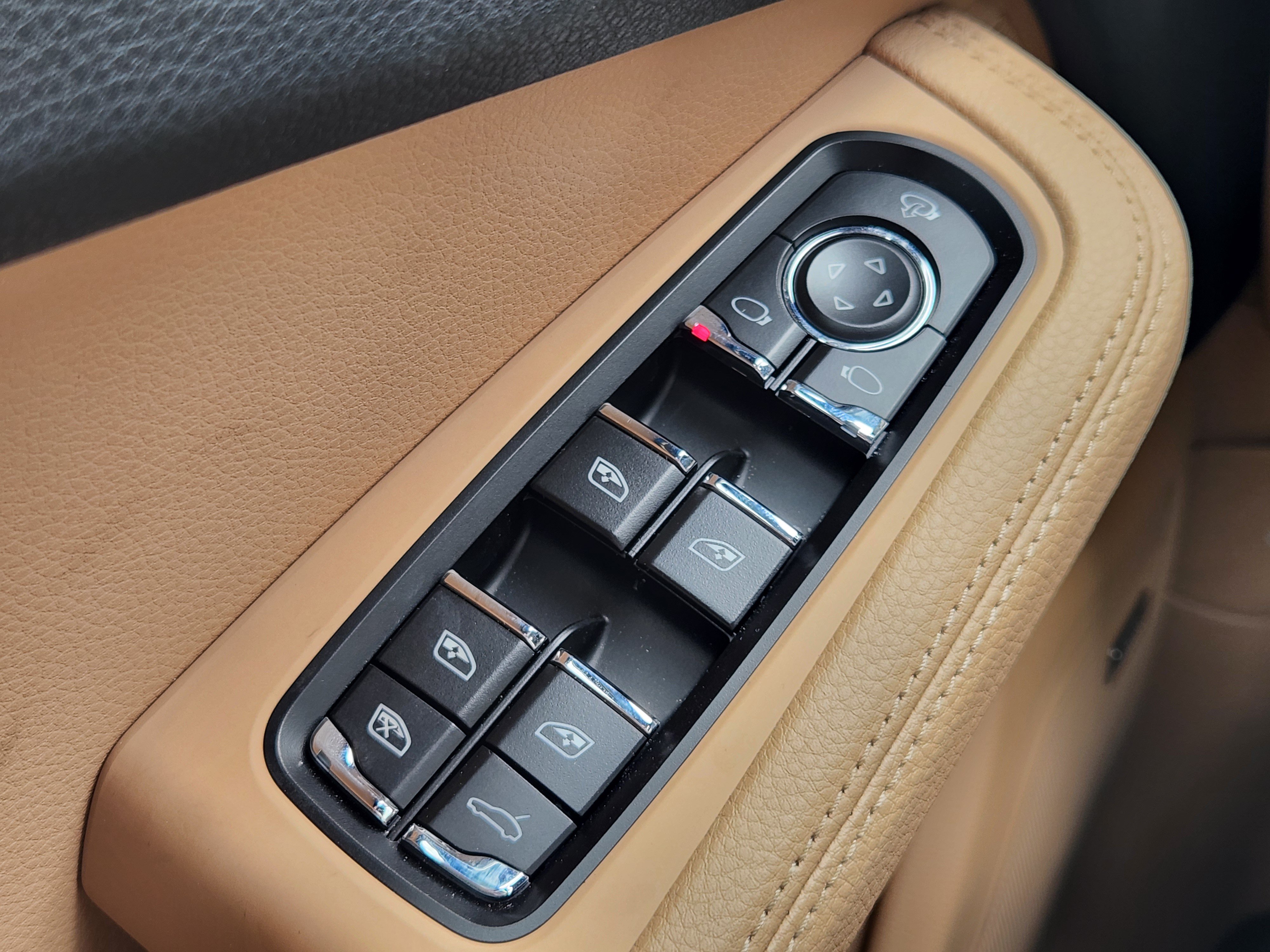Certified 2026 Porsche Macan AWD/4WD image 23