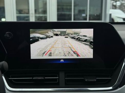 Used 2025 Chevrolet Trax LT w/ LT Convenience Package image 34