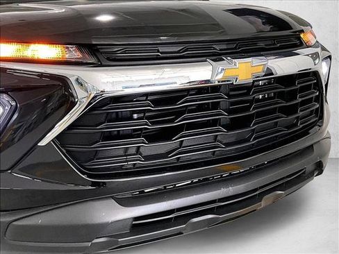 Used 2025 Chevrolet TrailBlazer LS FWD image 30