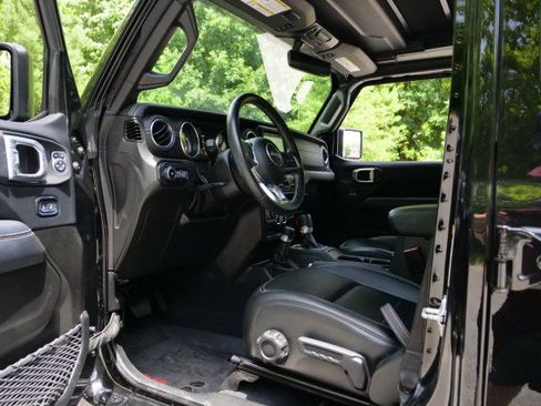 Used 2022 Jeep Wrangler Unlimited Sahara w/ Cold Weather Group AWD/4WD image 26