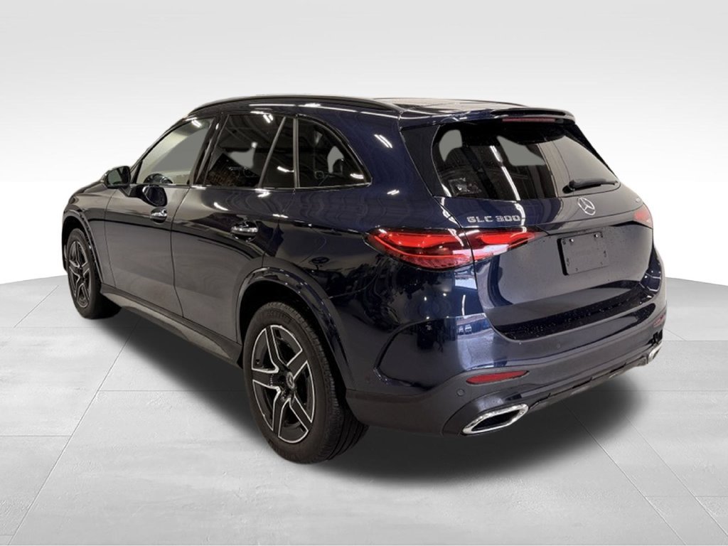 Used 2023 Mercedes-Benz GLC 300 4MATIC image 3